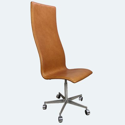 Fritz Hansen Oxford chair with high back in cognac-coloured leather. Produced by Frtiz Hansen