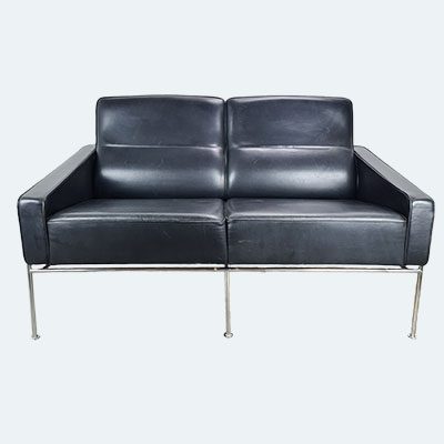 Arne Jacobsen Sofa
