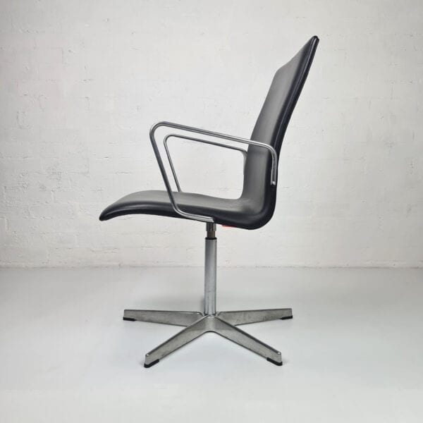 Arne Jacobsen Office Chair black leather