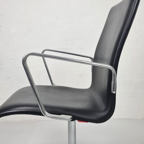 Arne Jacobsen office chair