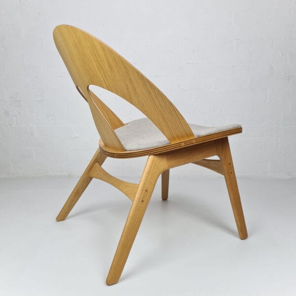 Borge Mogensen Contour Chair produced by Carl Hansen & Søn