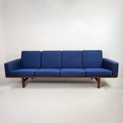 Hans wegner sofa GE236/4 upholstered in blue wool