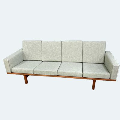Hans J Wegner 236/4 sofa